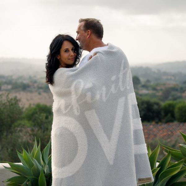 Throw Blanket INFINITE LOVE  - BIG - WHITE